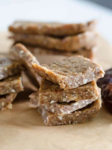 Sweet & Spicy Date Bars | PaleoScaleo.com