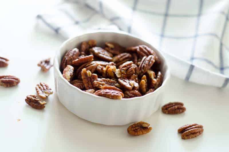 Salted Maple Bacon Pecans | paleoscaleo.com