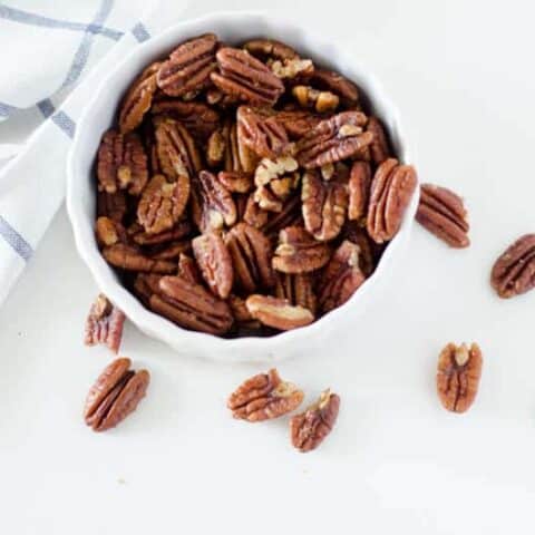 Salted Maple Bacon Pecans | paleoscaleo.com