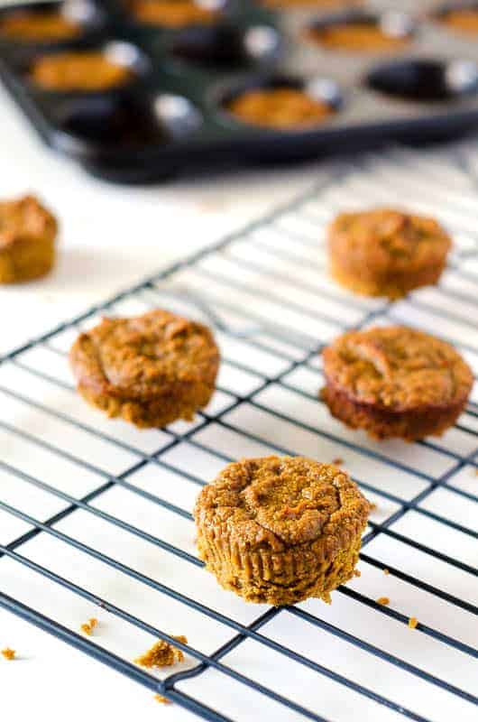 Paleo Pumpkin Cupcakes with Meringue Frosting | PaleoScaleo.com